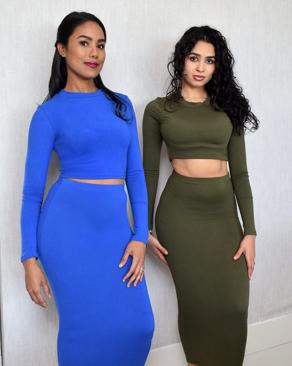 conjunto de falda midi con camiseta manga larga verde y azul. - Imagen 3