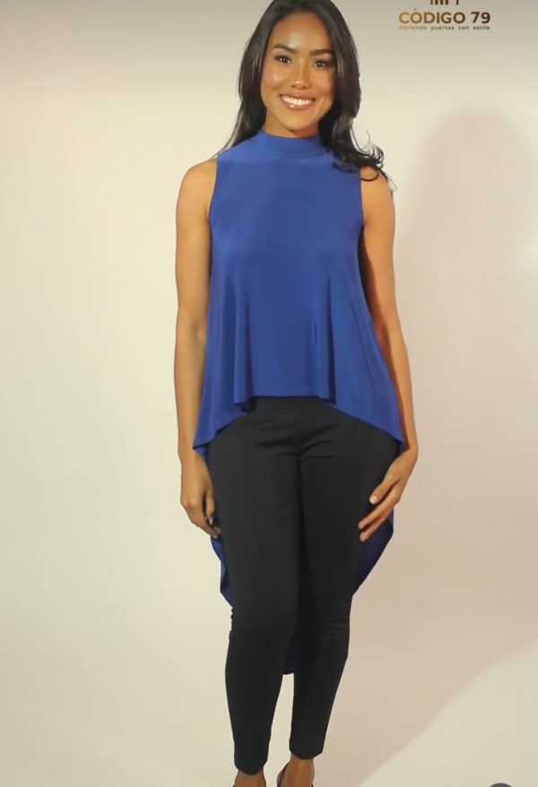 Blusas asimétricass altas y bajas azul y roja.