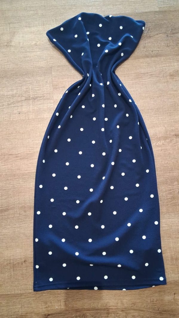 Vestido ajustado y sexy a media pantorrilla NEGRO Y AZUL con estampado de lunares. - Imagen 3