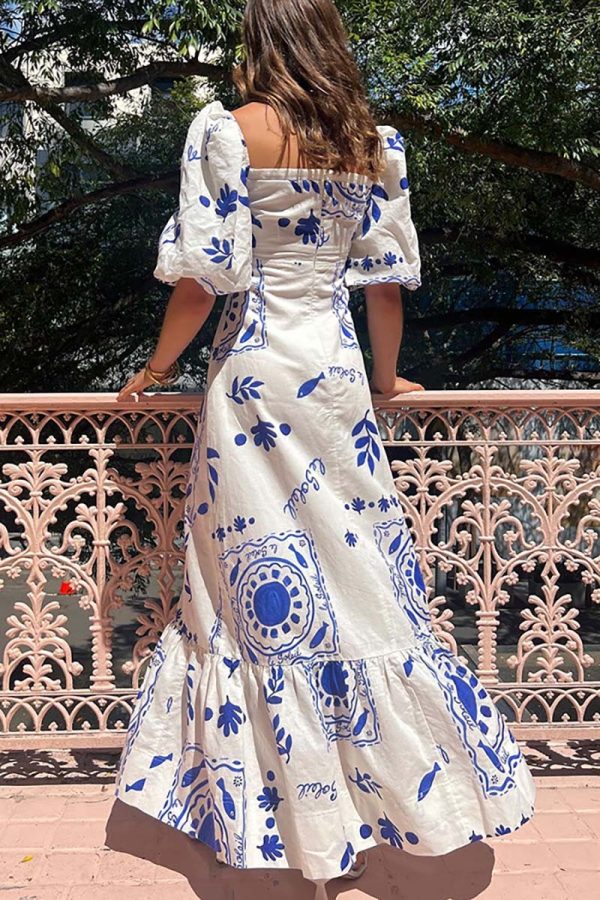 Vestido largo estampado de manga corta abullonada en azul. - Imagen 4