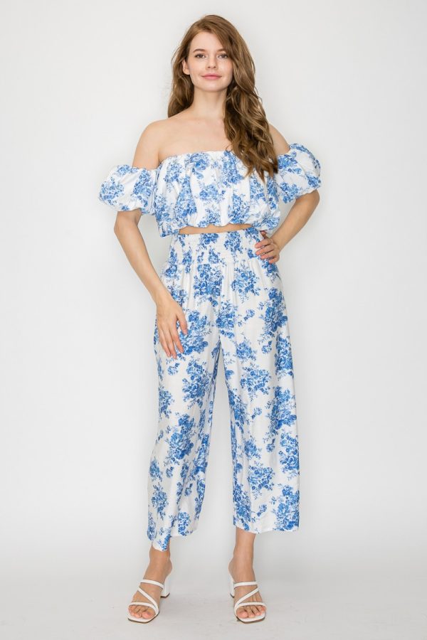 Pantalones y top corto tropicales de pierna ancha con elástico fruncido blanco con flores azules IRIS