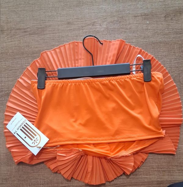Aloruh – Bandeau Elegante con Flores 3D en Pliegues (Crema & Naranja) - Imagen 4