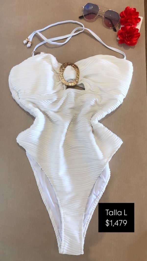 TRAJE DE BAÑO ENTERO DE CORTE DE TELA TEXTURIZADA Y HEBILLA CON CORTE