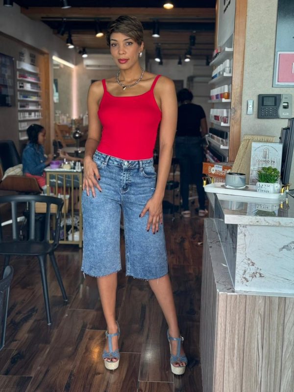 BERMUDAS DE VAQUERO CON BAJO SIN COSTURA. - Imagen 4